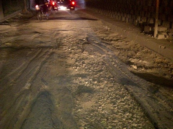 Jalan Berlubang di Karet Bivak Sumber Macet, Sudah 8 Bulan Tak Diperbaiki