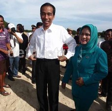 Selesai Rapat dengan Netizen, Jokowi Berkencan dengan Istri