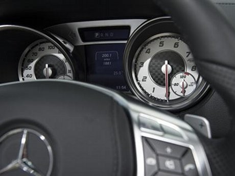 Daimler Suplai Komponen Mobil Mewah ke Aston Martin