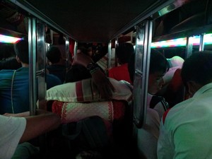 Tidur Bareng Kaki Orang & Gilanya Sleeper Bus di Vietnam
