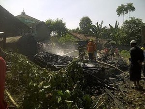 Pabrik Roti di Sarijadi Ludes Dilalap Api