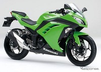 Kini Kawasaki menambahkan sesuatu yang spesial di Ninja 250. Sistem itu adalah sistem Assist & Super Clutch yang selama ini biasanya dipakai di motor-motor Kawasaki yang lebih besar seperti SuperSport dan Touring. Berkat sistem kopling terbaru itu, tuas kopling lebih ringan untuk memastikan tenaga mesin yang bagus saat motor memiliki beban yang berat. Istimewa/dok Response.     