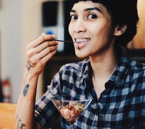 Ade Putri, Sang Pencerita Makanan