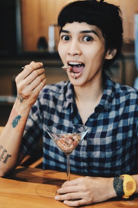 Dari Tikus Hutan Hingga Daging Kuda Mentah, Kuliner Ekstrem ala Ade Putri