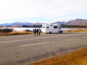 Traveling Seru Naik Campervan di Selandia Baru