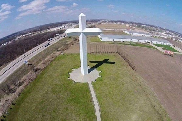 Salib Terbesar di Dunia Ada di AS, Tingginya 60 Meter