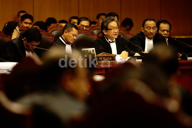Pengacara Jokowi-JK Nilai Banyak Petitum Prabowo-Hatta yang Bombastis