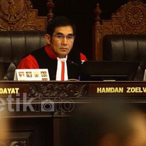 Salah Sebut Nama JK, Pengacara Prabowo Ditegur Hamdan Zoelva