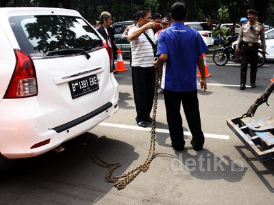 Mobil Massa Prabowo-Hatta Hendak Diderek Polisi