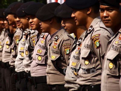Aparat Kepolisian Berjaga di Gedung MK