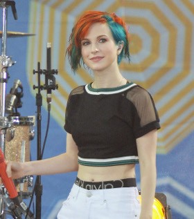Hayley Williams Kelelahan, Paramore Batalkan Konser di Amerika Serikat