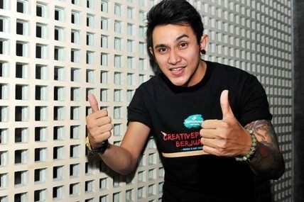 Jadi Disc Jockey, Vicky Nitinegoro Otodidak