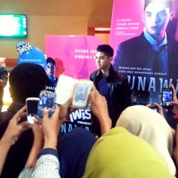 Nobar Runaway Dibanjiri Penonton