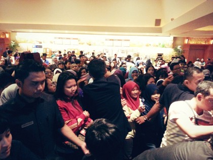 Nobar Runaway Dibanjiri Penonton