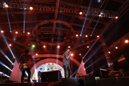 Semangat Bung Tomo di Penampilan Sheila On 7