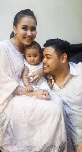 So Sweet! Pasang Foto Ayu Ting Ting, Ivan Gunawan: In Love