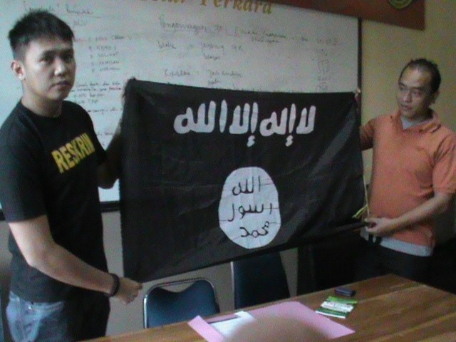 Pasang Bendera ISIS di Depan Rumah, Ecep Diamankan Polisi