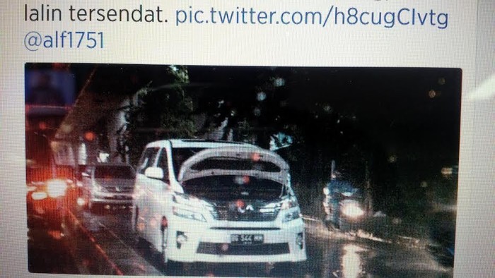 Lalu Lintas Tersendat di Jakarta karena Genangan Hingga Alphard Mogok