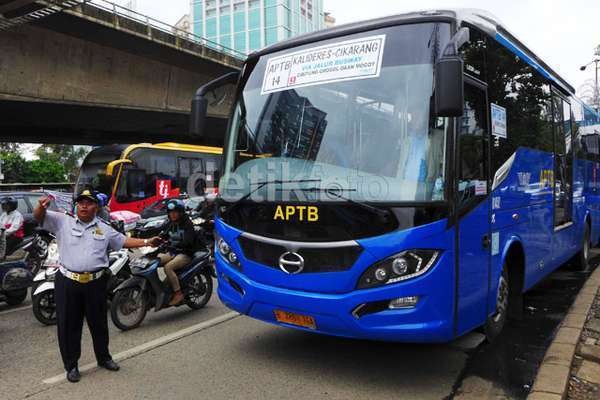 PT Transportasi Jakarta Sebut Tarif Dobel di Halte TransJ Karena Investasi Besar