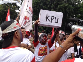 Aksi Teaterikal Warnai Aksi Demo Pendukung Prabowo-Hatta di MK