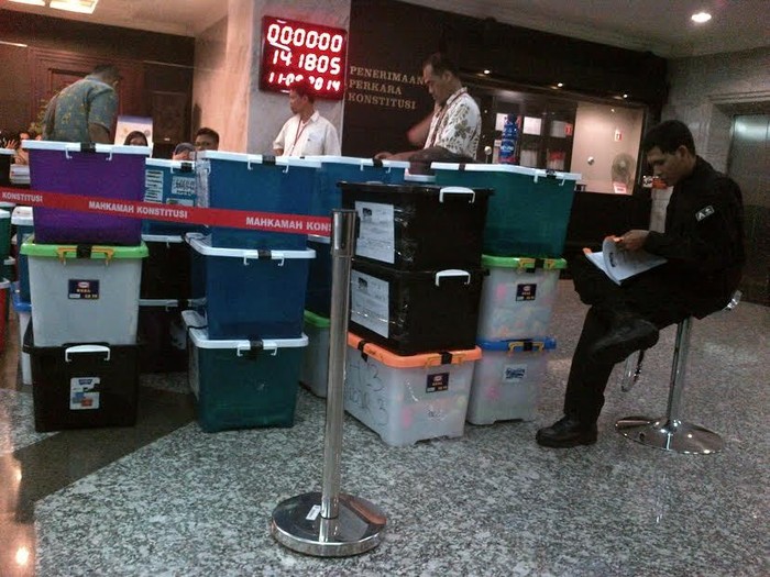 Tim Prabowo-Hatta Tambah Bukti ke MK, Klaim Punya 2,5 Juta Dokumen