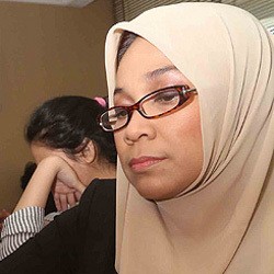 Sambil Teteskan Air Mata, Ini Doa Ibunda untuk Marshanda