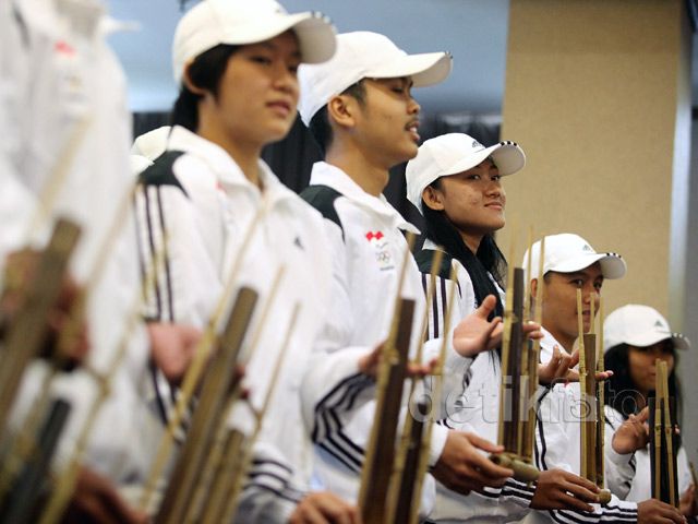 Atlet Youth Olympic Games Main Angklung