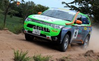Mitsubishi Outlander Plug-in Hybrid Electric Vehicle (PHEV) mengikuti Asia Cross Country Rally di Pattaya, Thailand.