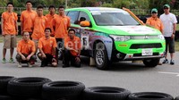 Gelaran Asia Cross Country Rally 2014 ini merupakan kali kedua bagi Mitsubishi. Sama seperti tahun lalu, di 2014 ini Mitsubishi memasang Outlander Plug-in Hybrid Electric Vehicle (PHEV) sebagai kendaraan jagoannya dan merupakan satu-satunya kendaraan listrik yang ikut serta.