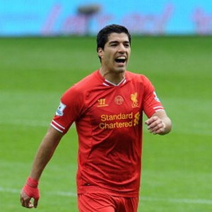 Liverpool Copot Poster Raksasa Suarez di Anfield