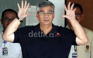 Akil Ajukan Uji Materi UU Pencucian Uang ke MK