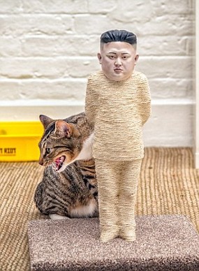 Wah! Kim Jong Un dan Vladimir Putin Dijadikan Patung Tali Goni