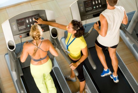 Terlalu Memaksa dan Banyak Bicara: 10 Tanda Perlu Ganti Personal Trainer (1)