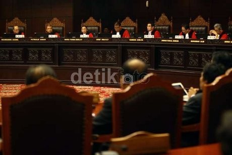 Hakim MK Tanya KPU Soal Rekap Nasional 22 Juli