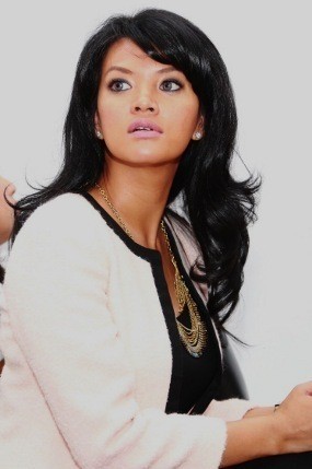 Mengintip Kemesraan Farah Quinn dan Pacar Barunya di Atas 9000 Kaki