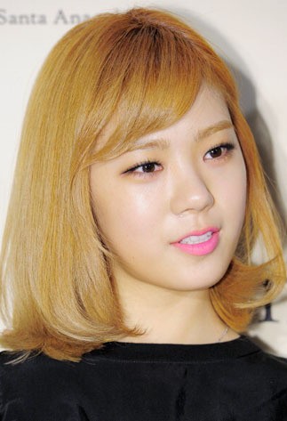 Korean Style Tren Mencat Alis Senada Warna Rambut di Korean Style Tren Mencat Alis Senada Warna Rambut di