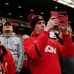 Tablet Jadi Barang Haram di Old Trafford