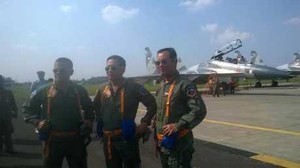 KSAD dan Kapolri Jajal Bermanuver dengan Pesawat Tempur Sukhoi