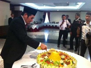 HUT ke-11, MK Gelar Upacara dan Potong Tumpeng