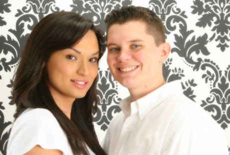 Sang Istri Hamili Suaminya, Pasangan Transgender Ini Dikaruniai 2 Anak