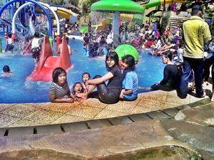 Berenang dan Menikmati Alam di Darajat Pass, Garut
