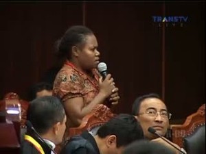 Aksi Novela Saat Memberikan Kesaksian di MK