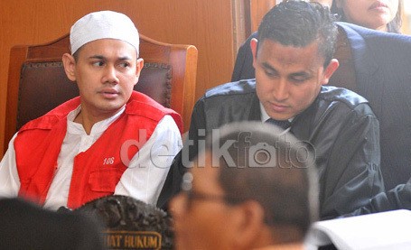 Guntur Bumi Diminta Hakim Tidak Permainkan Agama
