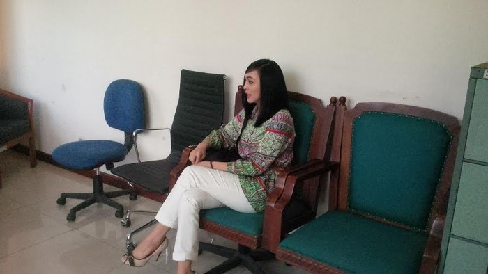 Tampil Cantik, Angie Hadir di Pengadilan Tipikor Bersaksi untuk Anas