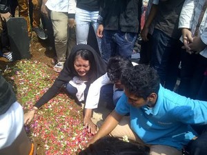 Hujan Air Mata di Pemakaman Oka, Siswa SMK yang Tewas Dicelurit di Kebon Pala