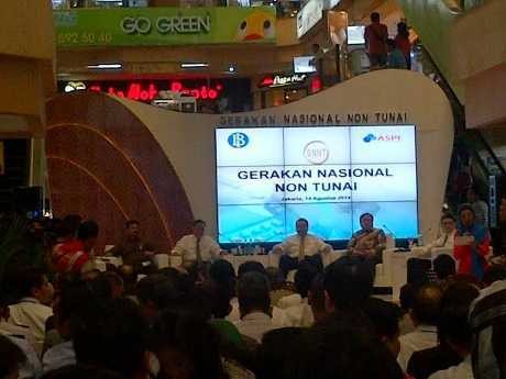 Hadiri Kampanye Gerakan Non Tunai, Ahok Dielu-elukan di Atrium Mangga Dua