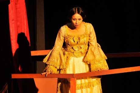 Main Film Komedi, Laudya Cynthia Bella Belajar Stand Up Comedy