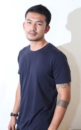 Begini Gaya Santai Rio Dewanto