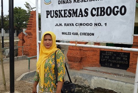 Kisah Herni Risnawati, Bidan Desa Super Merangkap Sopir