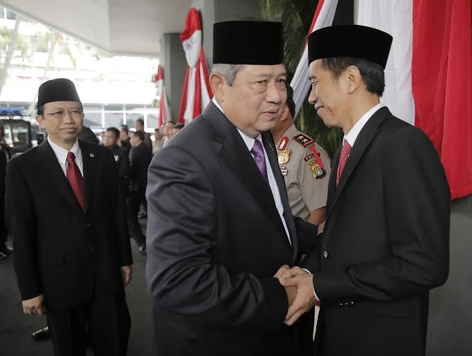 Jabat Tangan SBY dengan Jokowi di Gedung DPR
